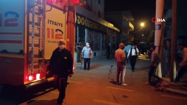4 katlı binada çıkan yangın vatandaşları sokağa döktü
