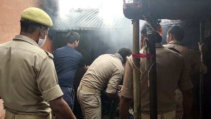 कपड़े की दुकान में लगी भीषण आग
