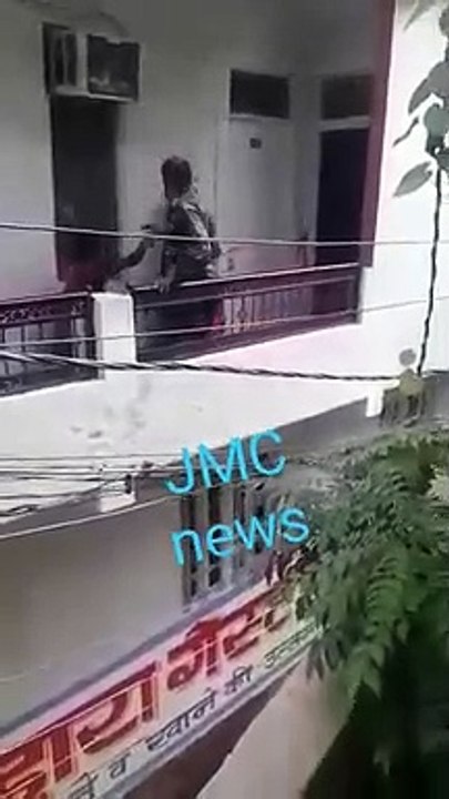 गेस्ट हाऊस से रगे हाथो पकडे प्रेमी प्रेमिका की परिजनों की जमकर पिटाई