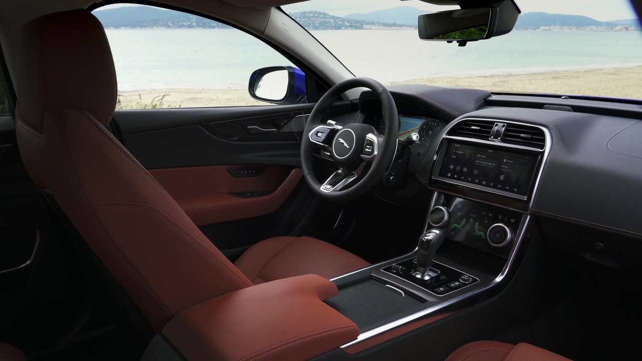 Die kompakte Sportlimousine Jaguar XE - Luxuriöses Interieur erhält Detailverbesserungen