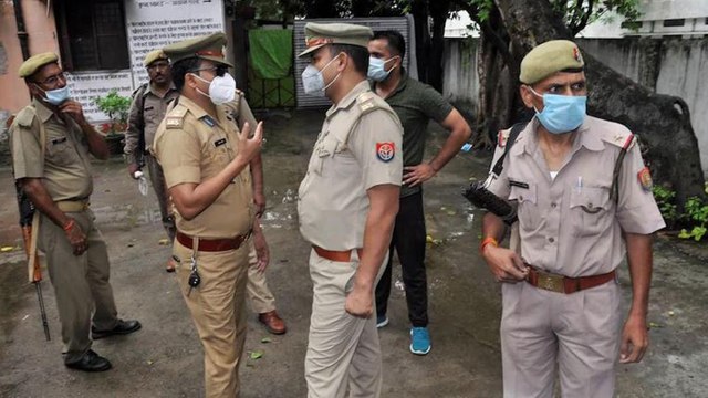 Ballia: Did cops allow accused to escape after murder