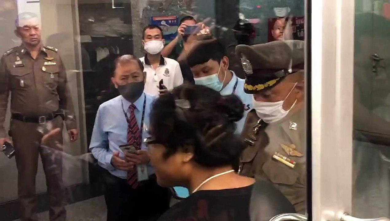 ด่วน!!ตำรวจ บุก อาคารไทยซัมมิท