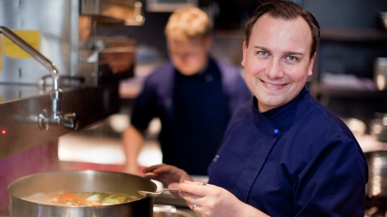 Tim Raue privat: Für DIESE Frau kocht der Sternekoch am allerliebsten