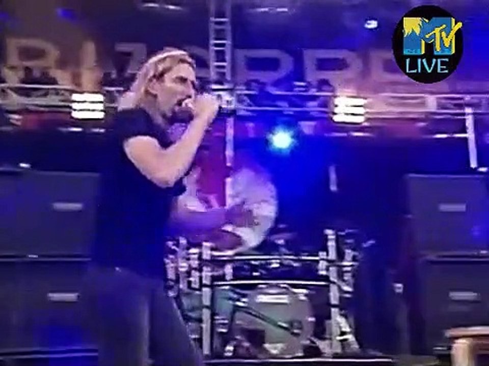 How You Remind Me - Nickelback (Live Performance)