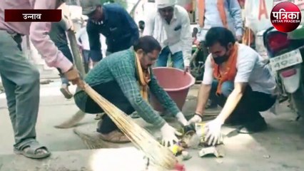 कल से शुरू नवरात्रि के त्योहार को देखते हुए मंदिरों की सफाई के लिए उतरा यह संगठन