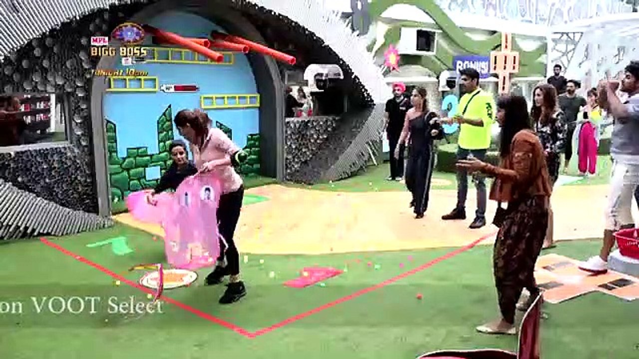 Bigg Boss 14 Sneak Peek Jasmin Bhasin calls Nikki Tamboli 'gandagi' Jasmin-Nikki's nasty fight