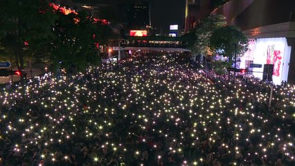 Thaïlande: des milliers de manifestants pro-démocratie bravent l'interdiction de se rassembler