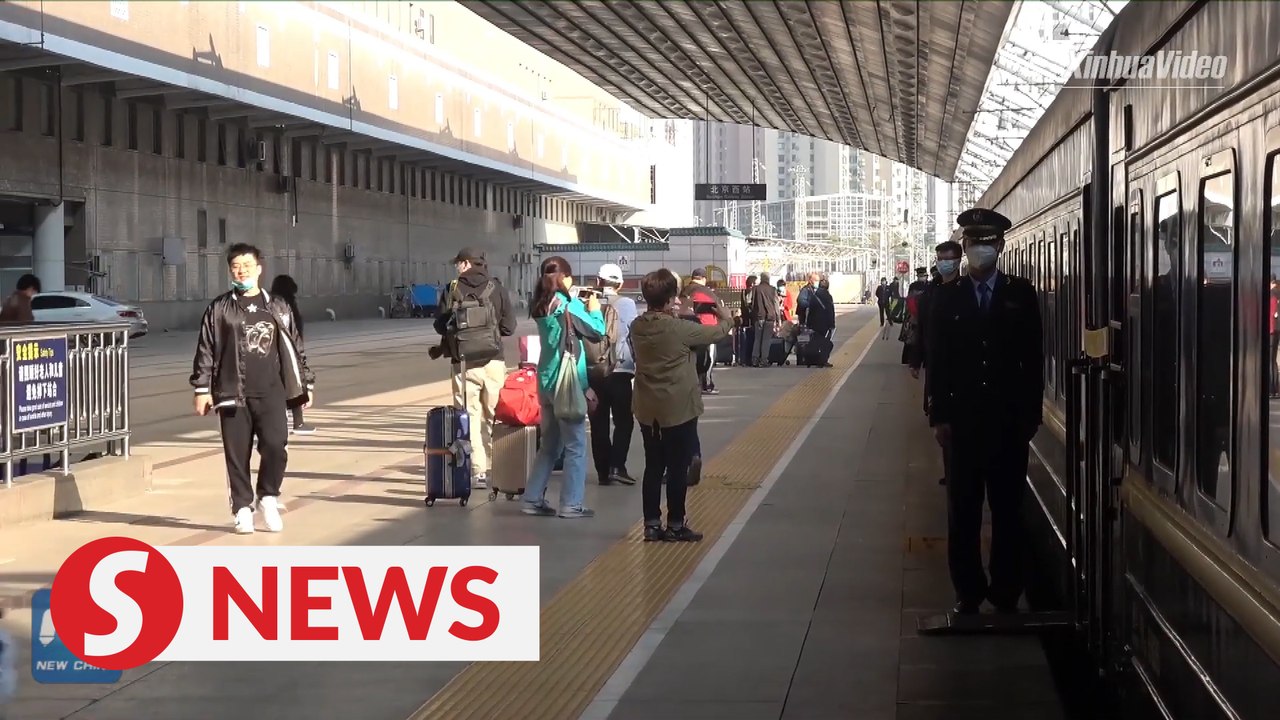 Beijing-Hotan tourist express train resumes operation as pandemic wanes