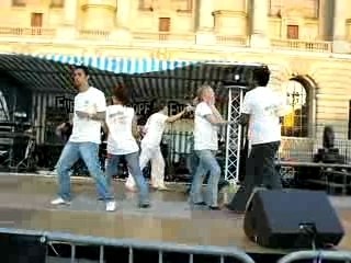 Danseurs sur la scène du Rock'n Lille