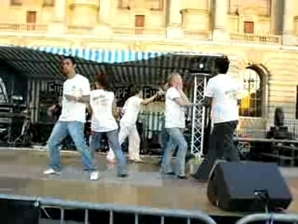 Danseurs sur la scène du Rock'n Lille