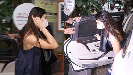 Jacqueline Fernandez Hot Look में पहुंची Studio, Backless Top में आई नजर | Boldsky