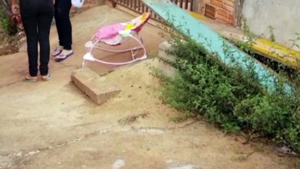 Bebê de um um ano fica ferida ao sofrer queda