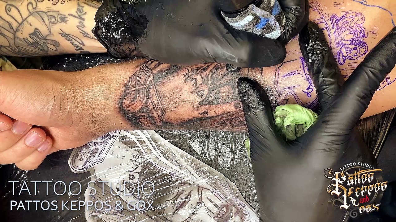 Schönes Mädchen Tattoo - Tattoo Studio Patos Keppos