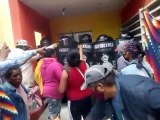 Disturbios en la Municipalidad de Miraflores: un policía y un periodista heridos