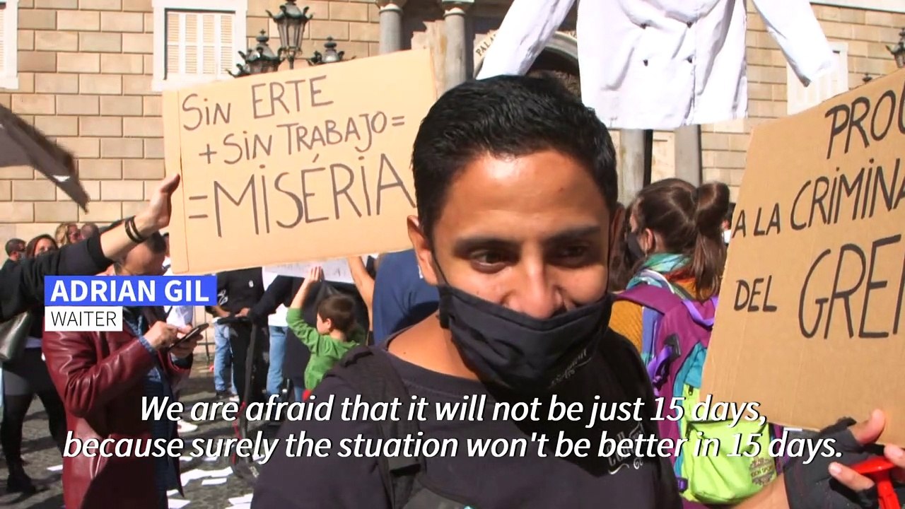 Restaurant sector staff protest against the new restrictions in Barcelona