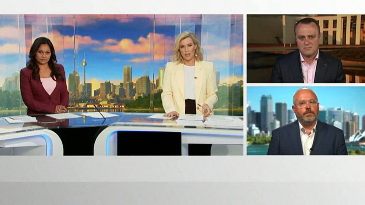 17 New Zealanders caught entering Melbourne