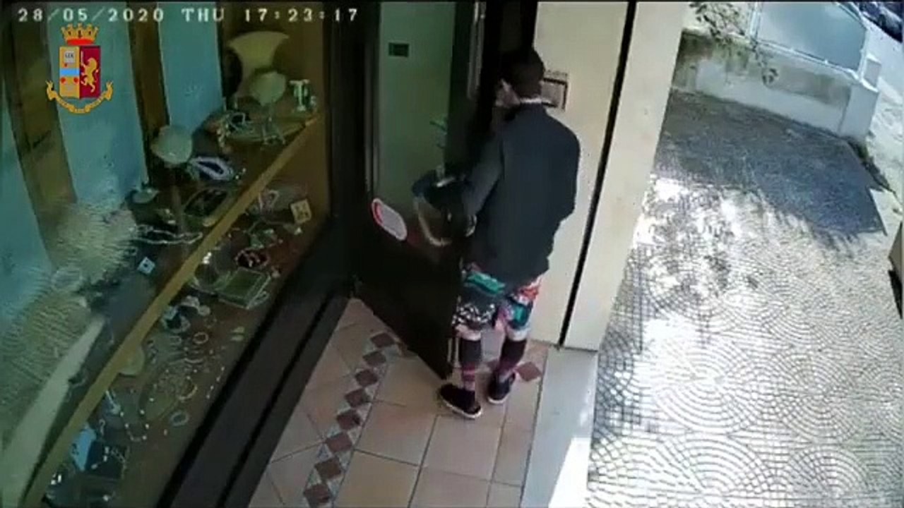 Latina - Rapina in gioielleria, arrestati due campani (16.10.20)