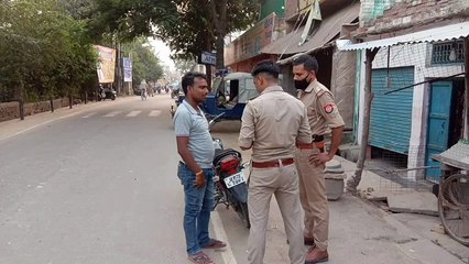 हेलमेट नहीं पहनने पर पुलिस ने बाइक का काटा चालान