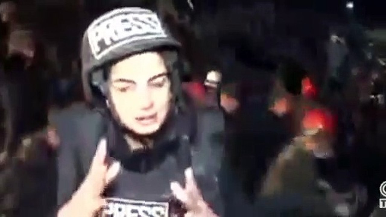 Ermenistan'ın vurduğu Gence'de CNN Türk muhabiri gözyaşlarını tutamadı: Küçücük bir bebek çıktı, cansız bedenine dokundum