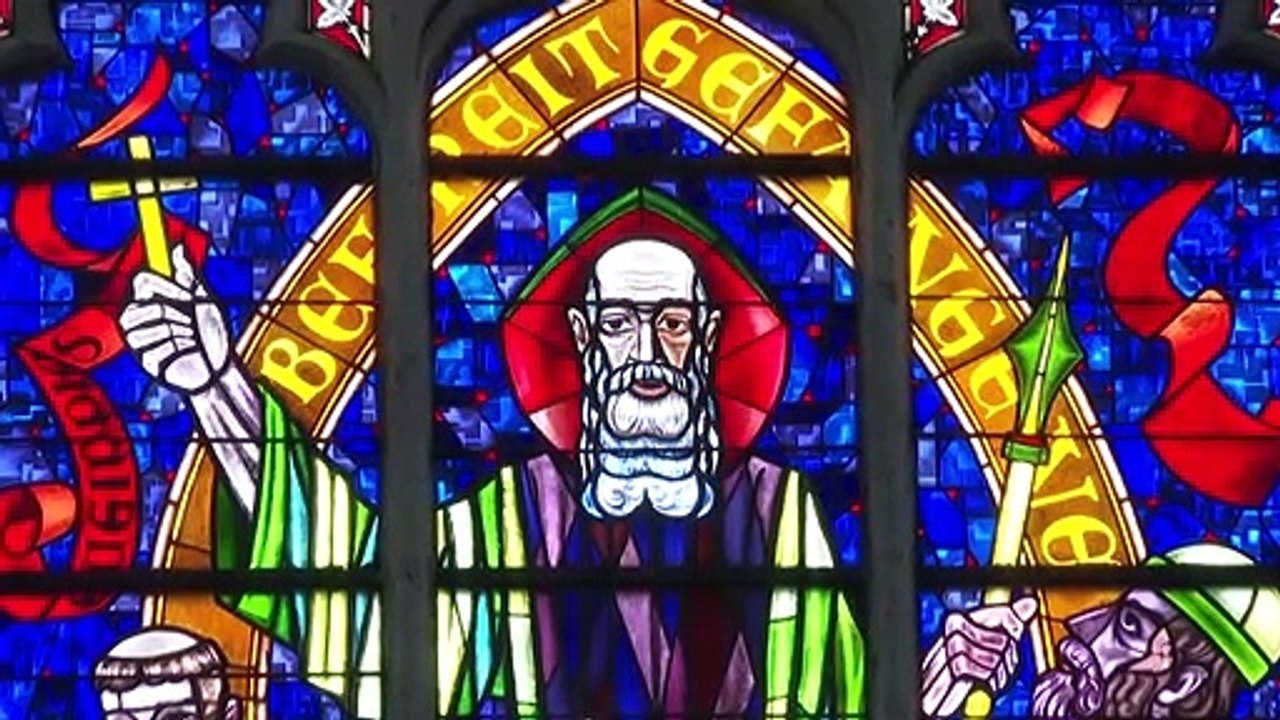 Mit Laptop in der Kirche: Studium in Corona-Zeiten