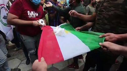 انصار الحشد الشعبي يحرقون مقرا حزبيا كرديا في بغداد