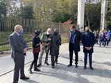 Valladolid rinde homenaje a Delibes con una escultura a tamaño real