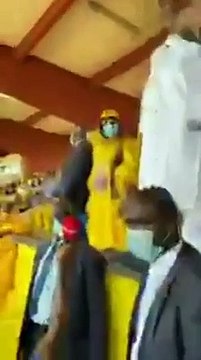 Alpha Condé a t il failli tomber au stade? Ce qui s'est réellement passé...