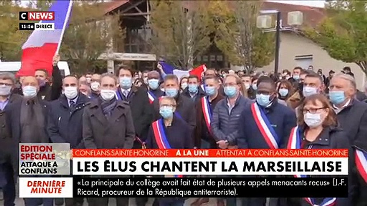 Professeur décapité - Vague d'émotion à Conflans cet après-midi quand les élus chantent la Marseillaise devant l'établissement où le professeur donnait ses cours