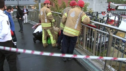 Zeytinburnu metro köprüsünde çocuğun ayağı su giderine sıkıştı