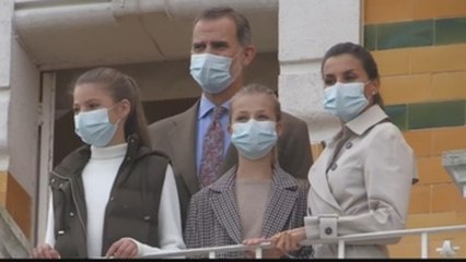 El rey y la princesa apelan a la unidad como instrumento ante la crisis (C)