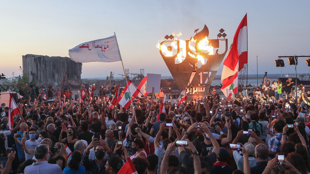 اللبنانيون يحيون الذكرى السنوية الأولى لانطلاق ثورتهم