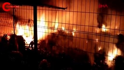 Geri dönüşüm deposunda çıkan yangın korkuttu