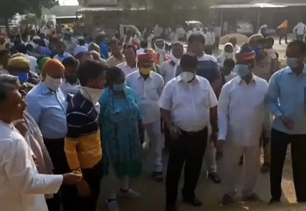 मंडी समिति का औचक निरीक्षण करने पहुंचे एडीएम