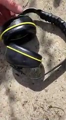 Surprise dans un casque anti-bruit