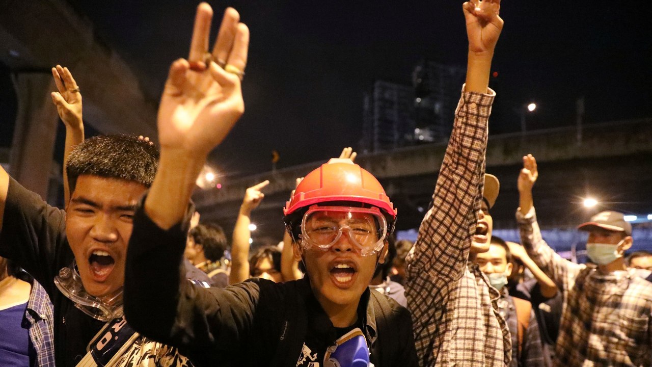 Thailand: Protesters take to Bangkok streets despite warning