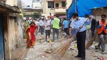 बारादेवी मंदिर में नगर आयुक्त व महापौर ने साफ-सफाई का अभियान चला