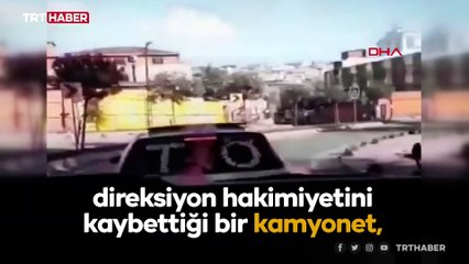 Kamyonet ve gelin arabasının çarpışma anı kamerada