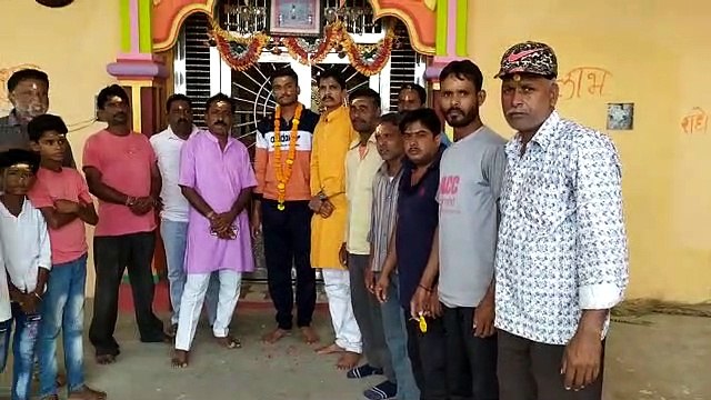 शाजापुर करणी सेना ने वायू सेवा मे जा रहे आर्मी जवान का स्वागत किया