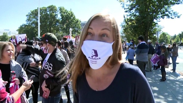 Демонстрации за и против назначения Барретт на пост верховного судьи