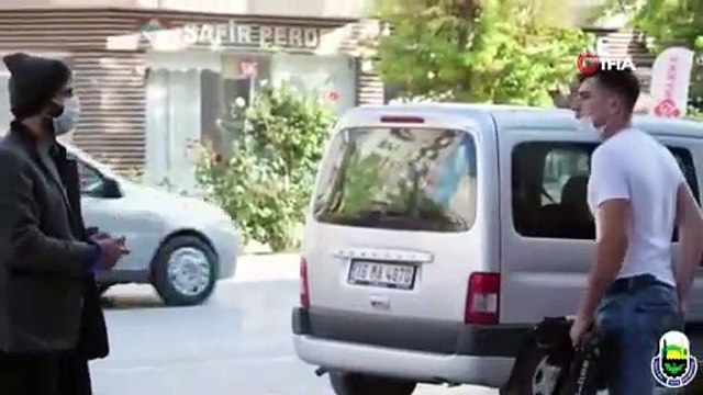 Tiyatro oyuncusu dilenci kılığında sokak sokak gezdi