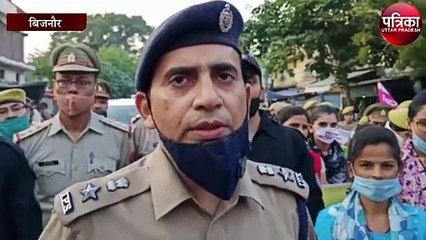 Descargar video: मिशन शक्ति अभियान के तहत पुलिस ने निकाली रैली