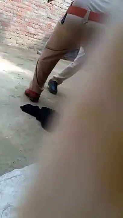प्रतापगढ़ पुलिस का बेरहम चेहरा उजागर, घर मे घुसक...