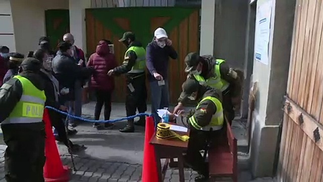 Bolivianos eligen presidente, un año después de la salida de Evo Morales