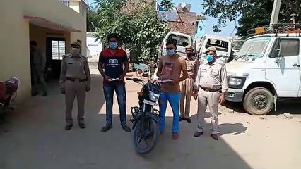 Скачать видео: कांधला पुलिस की बदमाशों से हुई मुठभेड़, चोरी की बाइक व अवैध तमंचे सहित दो बदमाश गिरफ्तार