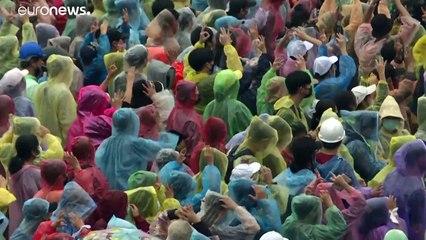 لليوم الرابع على التوالي الآلاف من متظاهري تايلاند يتحدون قرار السلطات حظر التجمعات