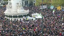 فرنسا: الآلاف يشاركون في تجمعات لتكريم ذكرى مدرس ذُبح بعد عرضه رسوما كاريكاتورية للنبي محمد