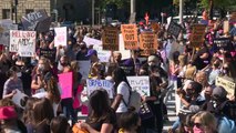 Miles de mujeres en las calles contra Trump en EEUU