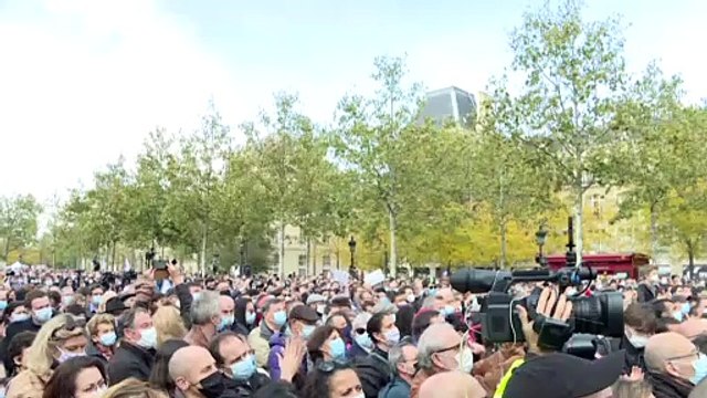 Свобода слова, свобода преподавания : жители Франции почти память убитого учителя