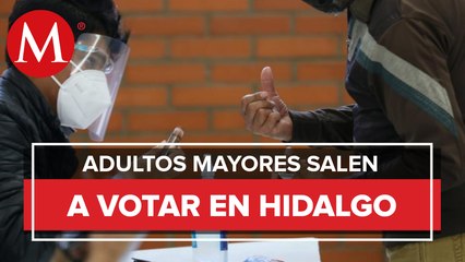 Con todas las medidas de protección adultos mayores acuden a votar