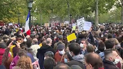 Decenas de miles en las calles de Francia en homenaje a profesor asesinado